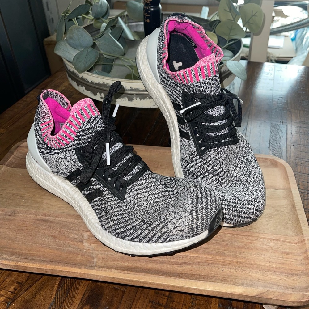 Adidas Ultra Boost Women's size 11 Pink Breast Cancer Ribbon Knit Shoes